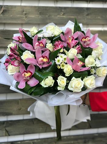Букет цветов из: Розы и Хризантемы в Обидимо