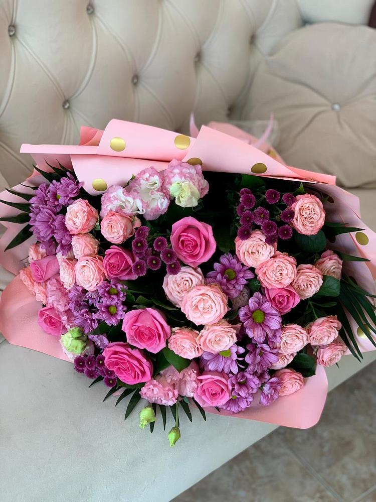 Букет цветов из: Хризантемы, Розы и Лизиантусы в Обидимо