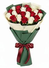 Букет Микс из красных и белых роз в Обидимо