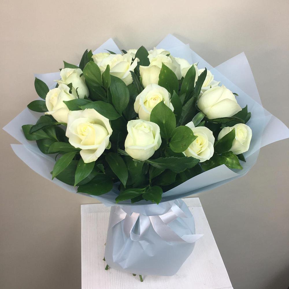 Букет 15 Белых роз Проуд в Обидимо