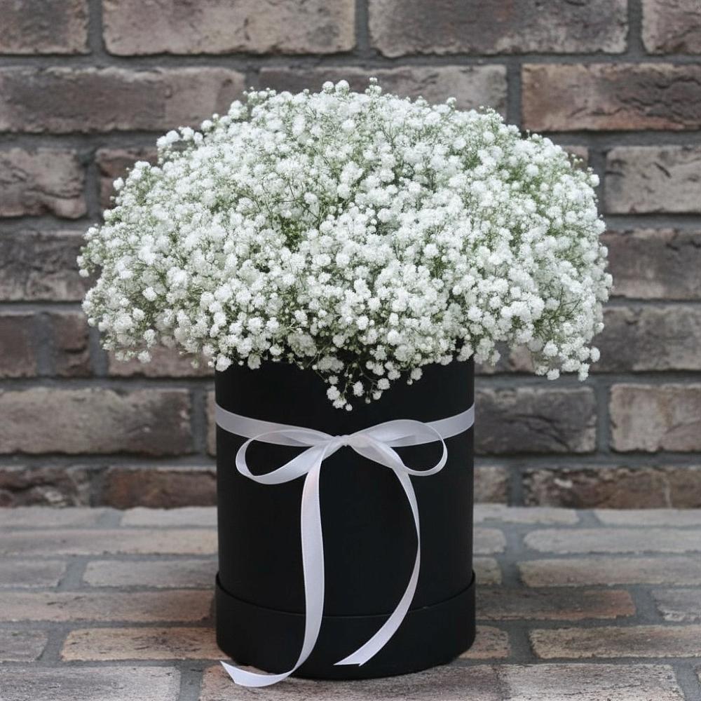 Цветочная композиция из Гипсофила в шляпной коробке в Обидимо