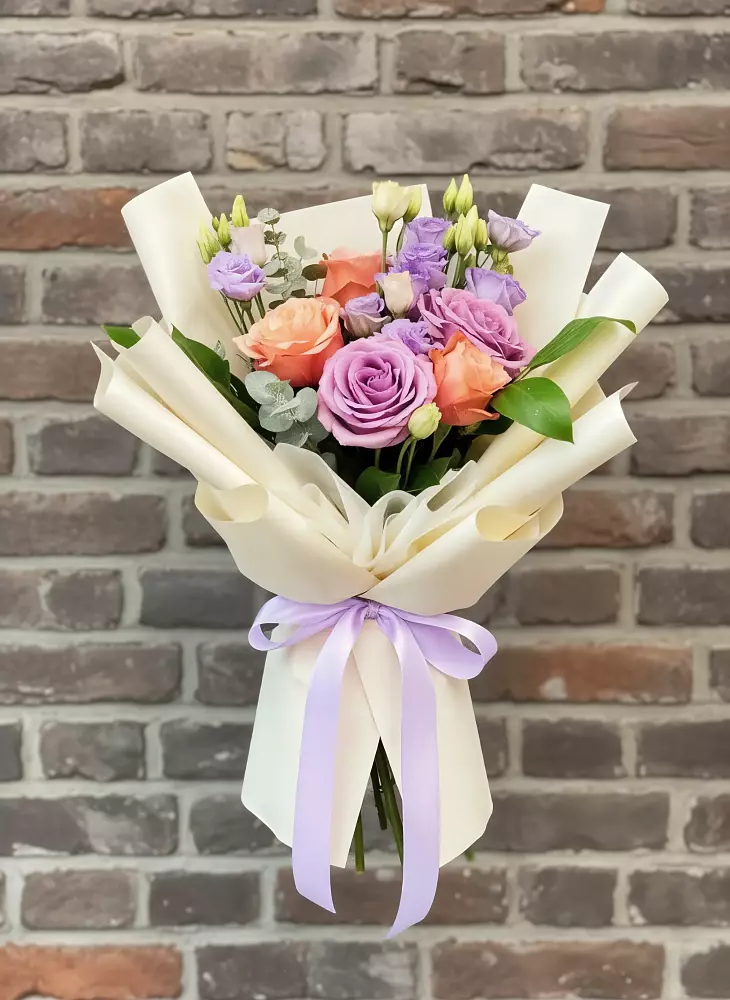 Букет цветов из: Лизиантусы и Розы в Обидимо