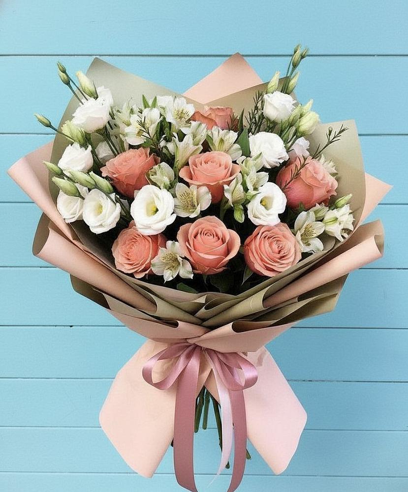 Букет цветов из: Розы, Альстромерии и Лизиантусы в Обидимо