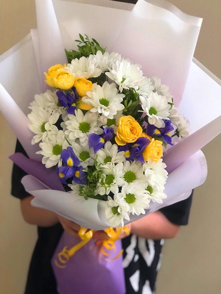 Букет цветов из: Ирисы, Хризантемы и Розы в Обидимо