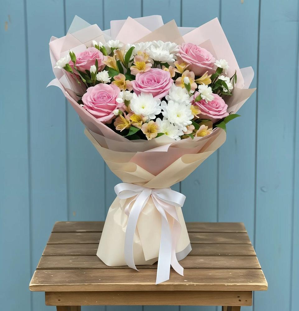 Букет цветов из: Гвоздики, Орхидеи и Розы в Обидимо