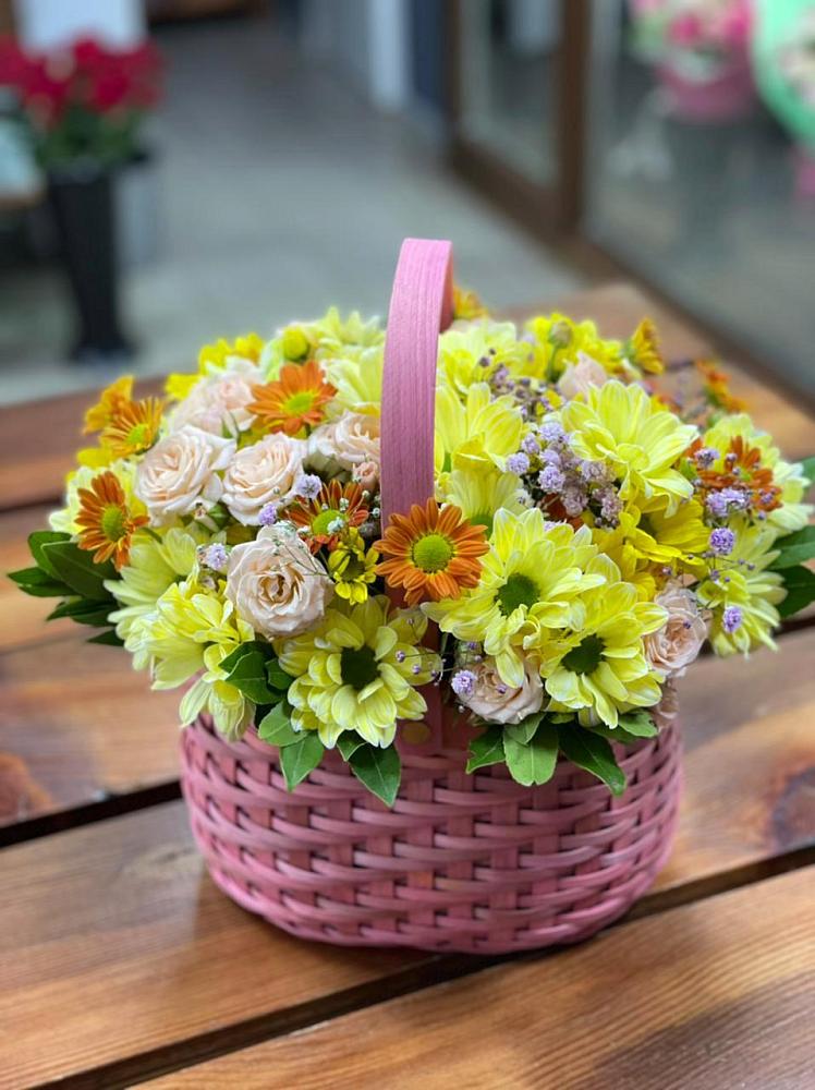 Цветочная композиция из Хризантемы и Розы в корзине в Обидимо