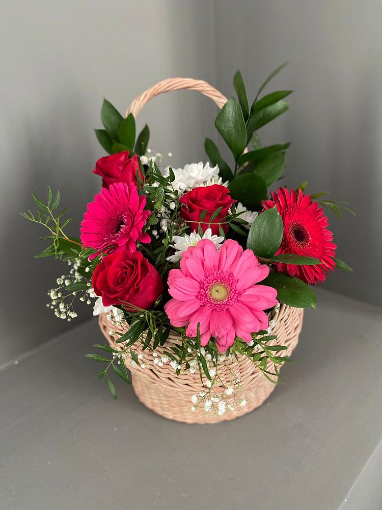Цветочная композиция из Розы, Хризантемы и Герберы в корзине в Обидимо
