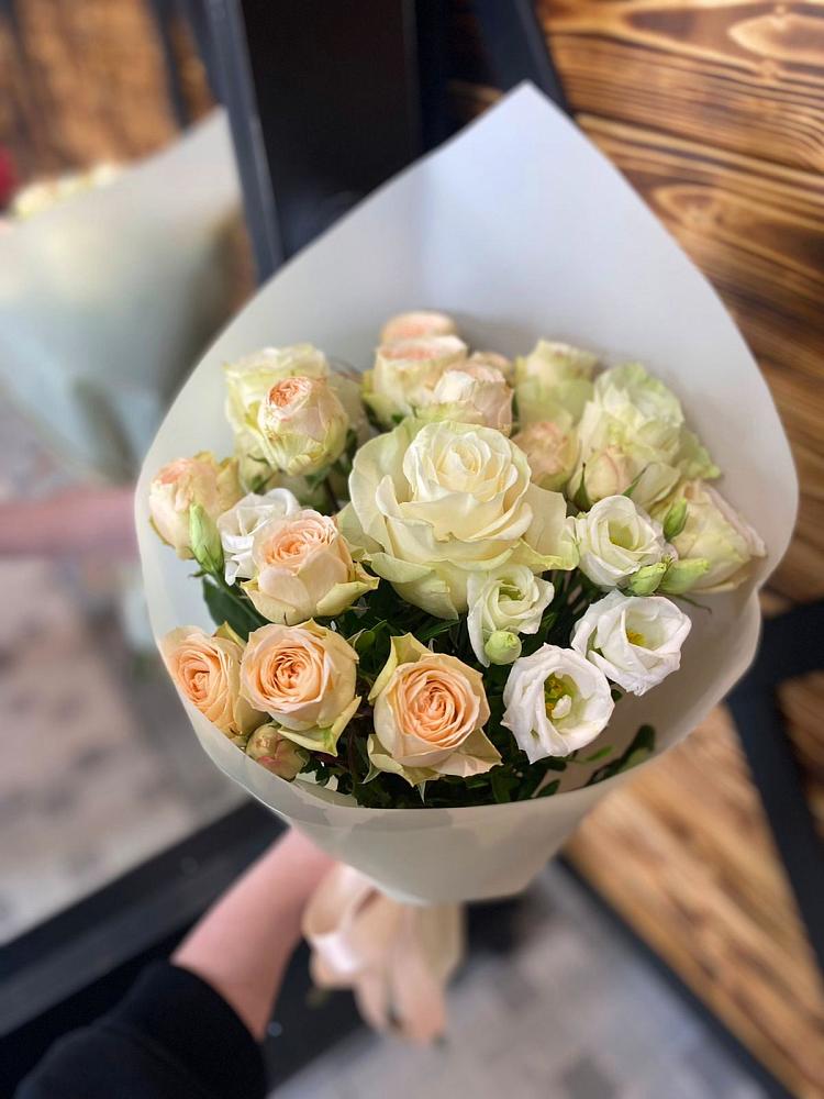 Букет цветов из: Розы и Лизиантусы в Обидимо